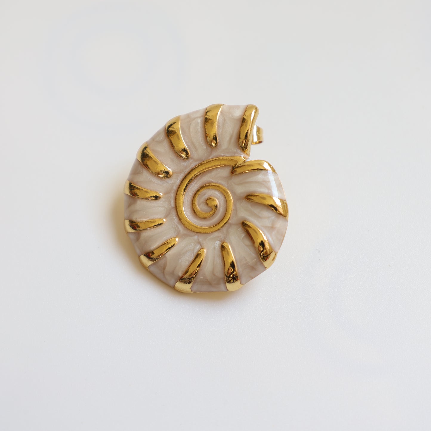 Conch Shell Stud Earrings - image 5