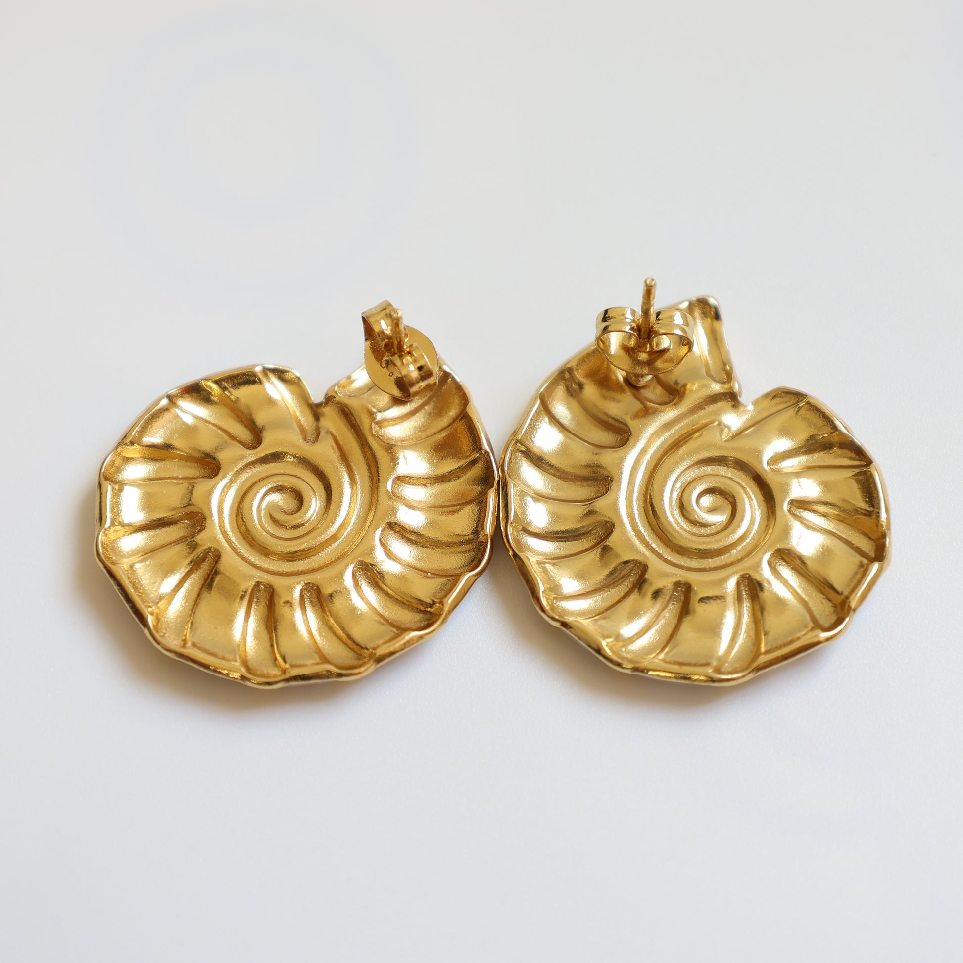 Conch Shell Stud Earrings - image 6