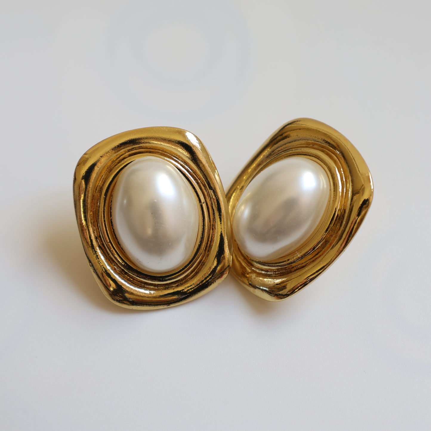 Oval Pearl Stud Earrings - image 3