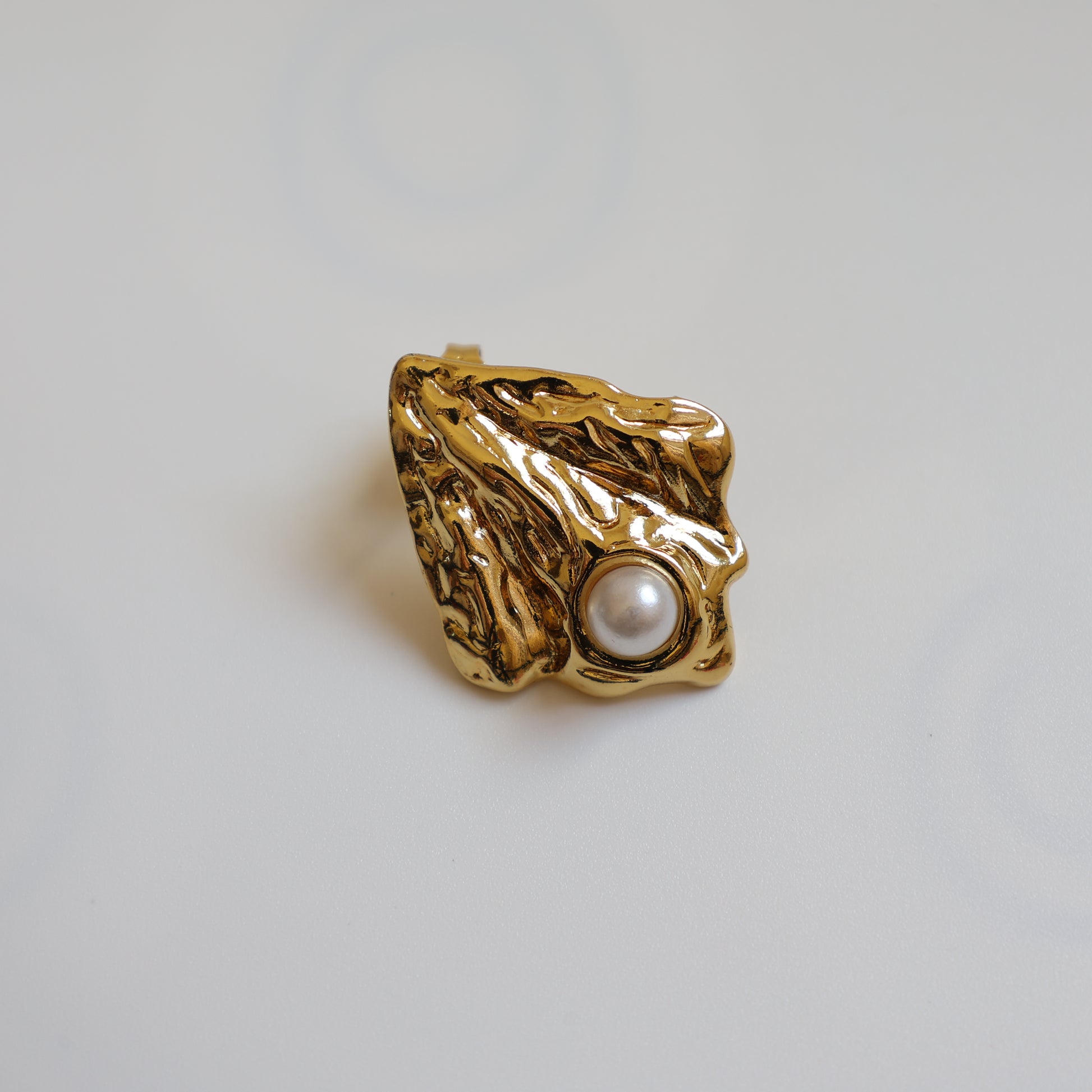 Shell and Pearl Earrings - image 3