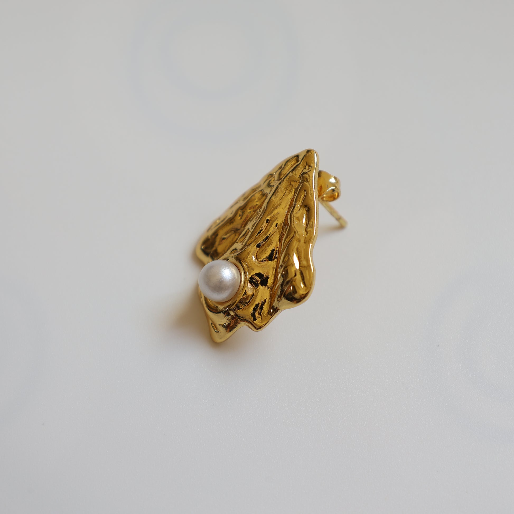 Shell and Pearl Earrings - image 4